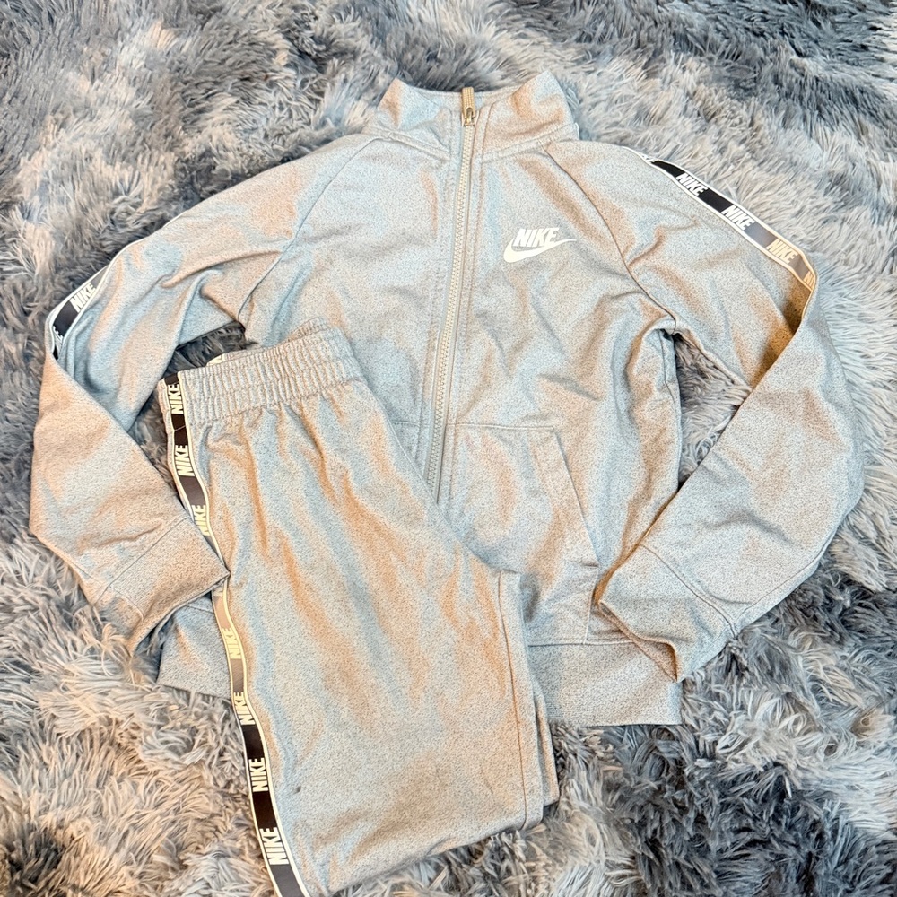 Nike Gray Tracksuit Jacket and Pants Set boys size 6 small